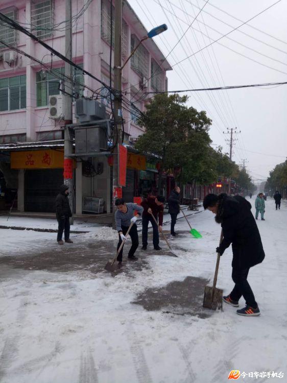 北景港镇积极应对低温冰雪天气