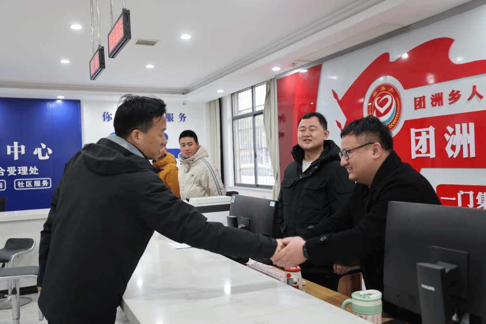 ������Ϧ�߷�ο��һ�ߣ���Ⱥ����ů������ͷ���ѱ��������䵽ʵ��